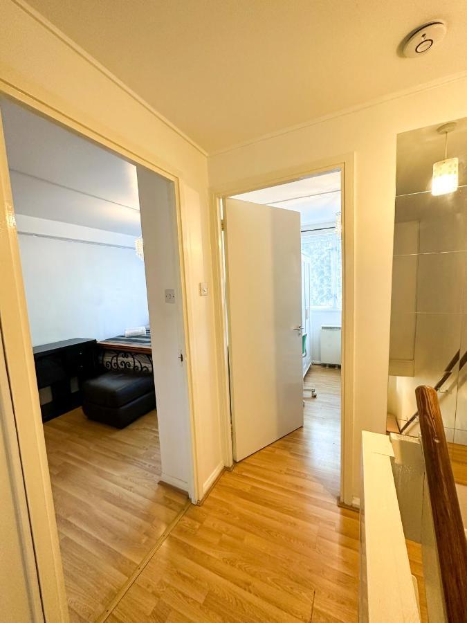 Апартаменти 36 O'Leary Square Лондон Екстер'єр фото